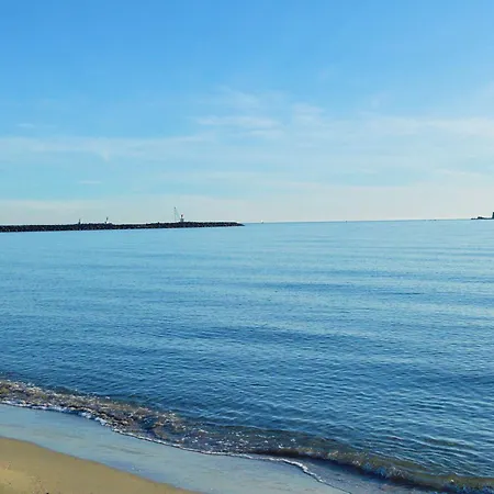 Cabine, Terrasse, Cap D'agde - 4 Pers, Proche Et Commerces - Fr-1-249-255 Agde